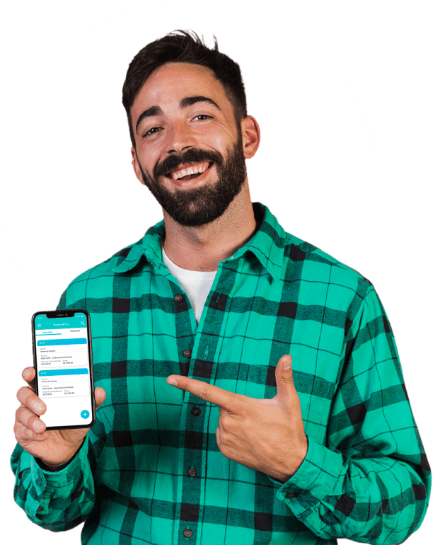 Marceneiro autônomo MEI exibindo no celular a nota fiscal eletrônica de serviço (NFSe) que emitiu.